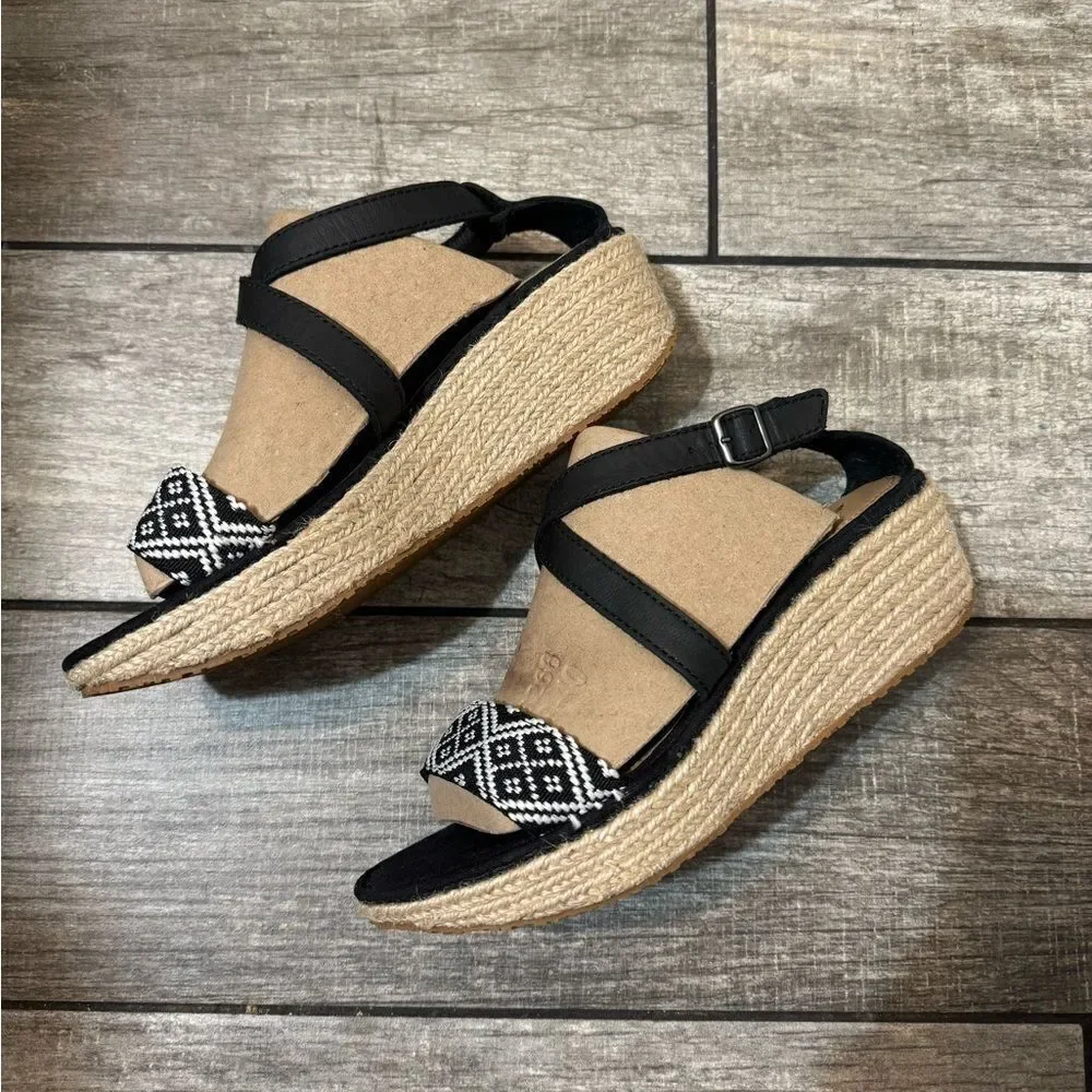 NWOT Eddie Bauer Sandals